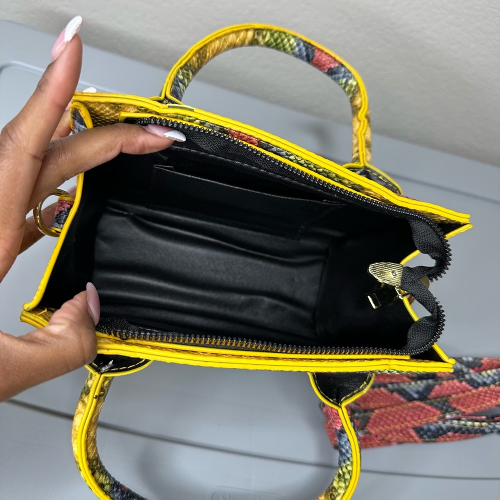 Multicolor Snake Pattern Handbag - Picture 3 of 4